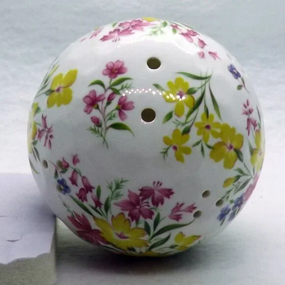 VTG Queen's England Pomander (Scent Ball) - Picture 5 of 7